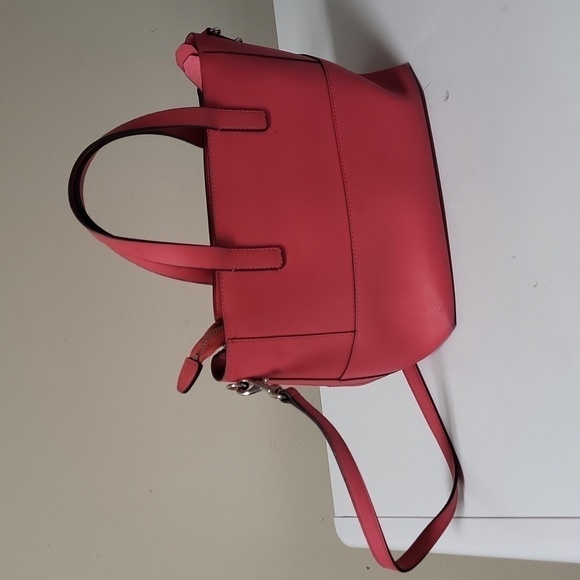 GUESS handbag/cross body bag in Coral color - Picture 5 of 16